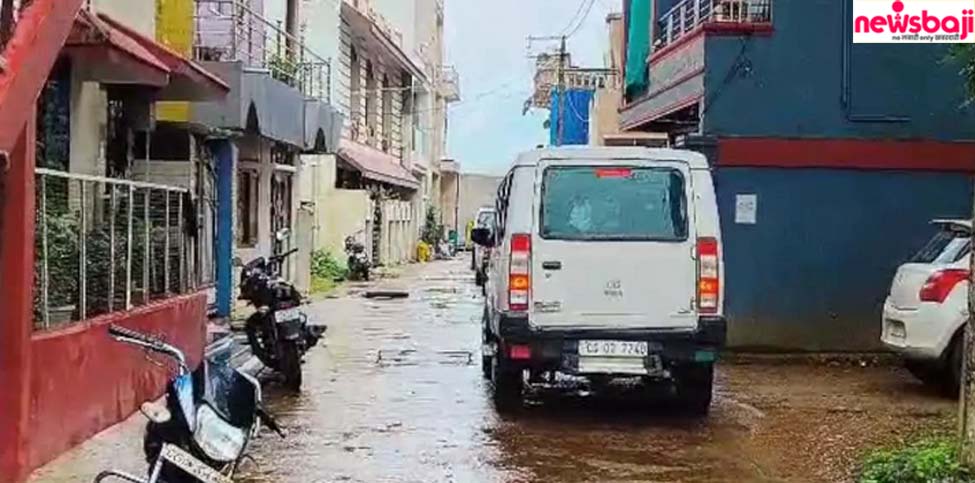 पाठ्य-पुस्तक निगम के पूर्व जीएम व उसके दामाद बीईओ के ठिकानों पर एसीबी ने छापेमारी की है.