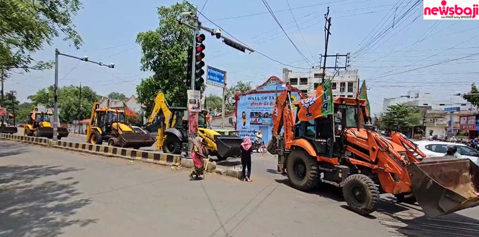 बिलासपुर में योगी आदित्यनाथ के स्वागत में निकली बुलडोजर यात्रा.