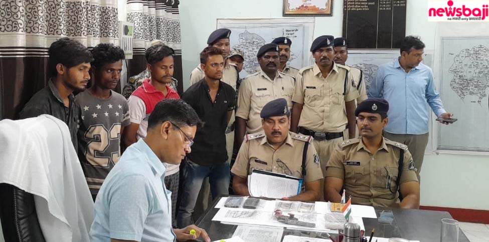 जशपुर पुलिस ने झारखंड के तीन लूटेरों को गिरफ्तार कर लिया है.