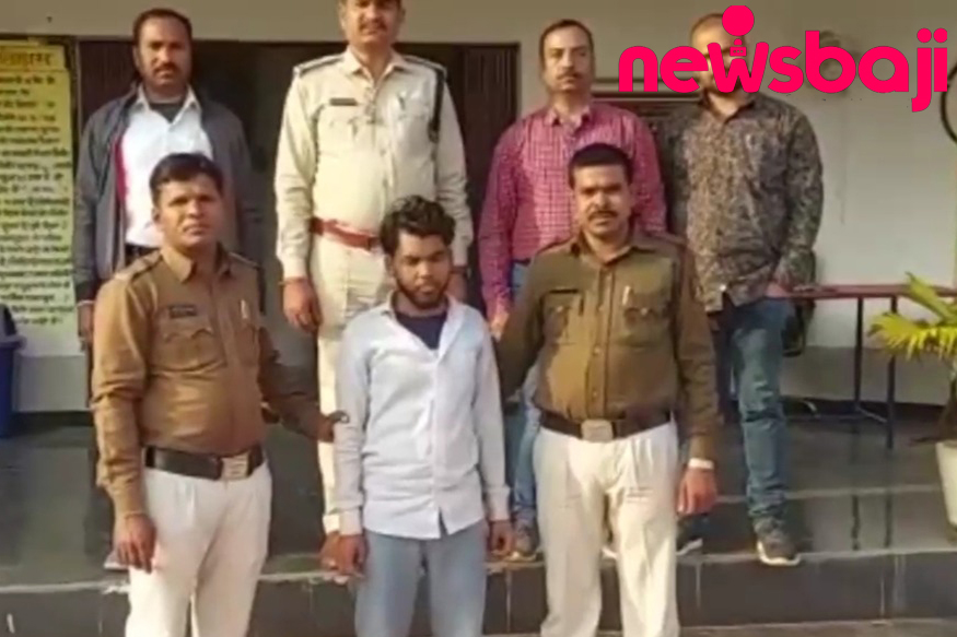 पुलिस गिरफ्त में आरोपी साबीर अंसारी।