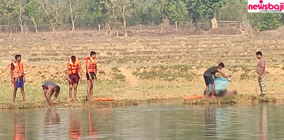 सरगुजा जिले में पिता और बेटी तालाब में डूब गए.