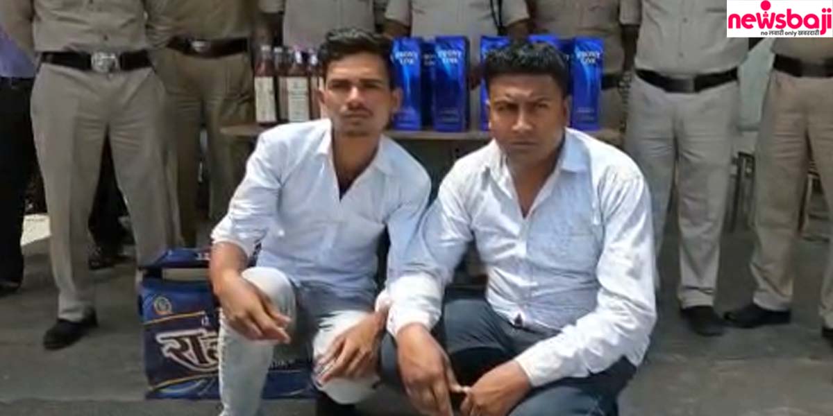 बिश्रामपुर में दो शराब तस्करों को पुलिस ने गिरफ्तार किया है.